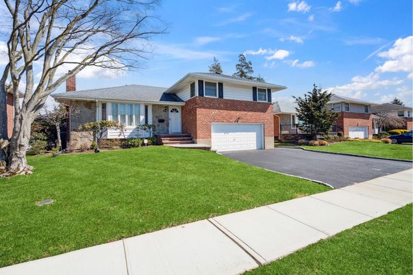 Attached, Exterior, Facade, Brick Facade, Split Level