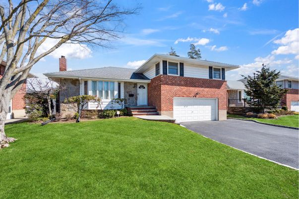 Attached, Exterior, Facade, Brick Facade, Split Level