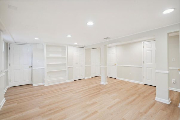 Empty room, Interior, Recessed Lighting, Wood Texture Flooring