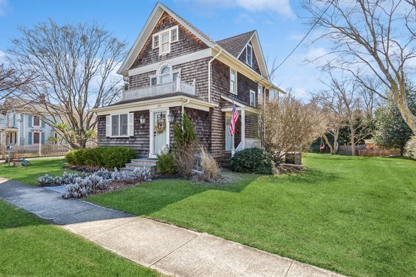 Exterior, Facade, Queen Anne Victorian