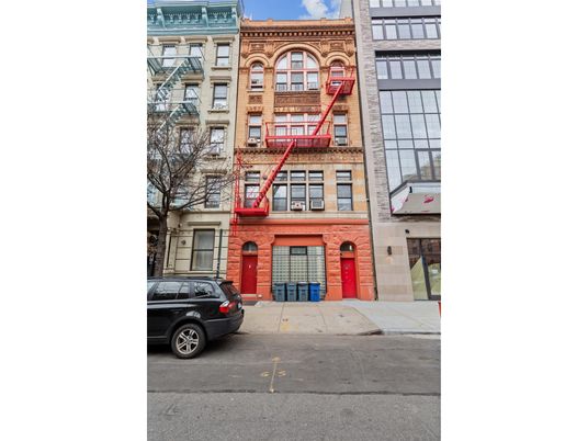 Exterior, Facade, Rowhouse