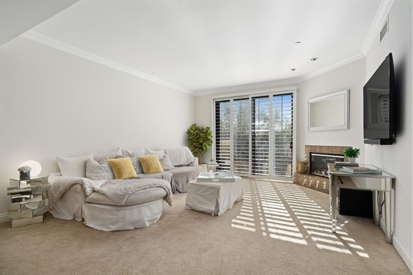 Fireplace, Interior, Living room, Recessed Lighting