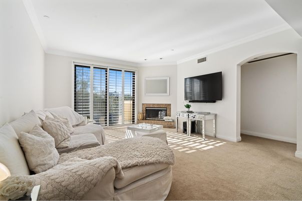 Fireplace, Interior, Living room, Recessed Lighting