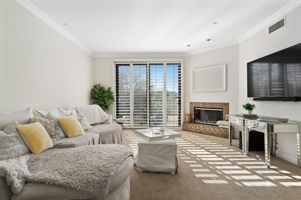 Fireplace, Interior, Living room, Recessed Lighting