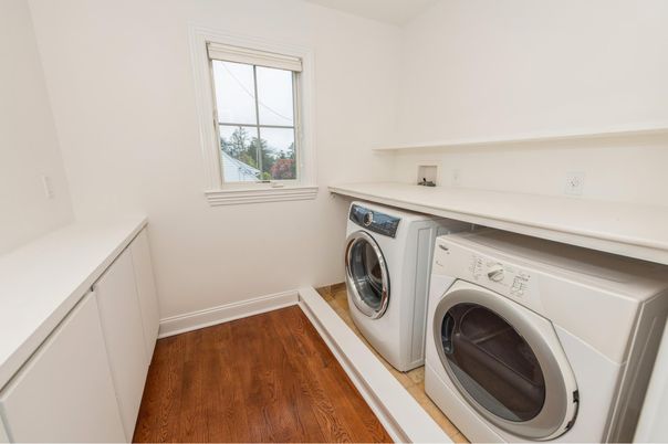 Interior, Washer, Wood Texture Flooring