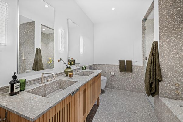 Bathroom, Dual Sink Vanities, Interior, Recessed Lighting