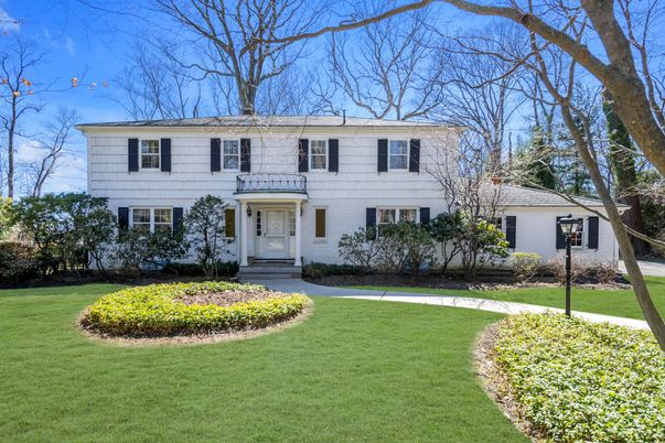 Exterior, Facade, Raised Ranch