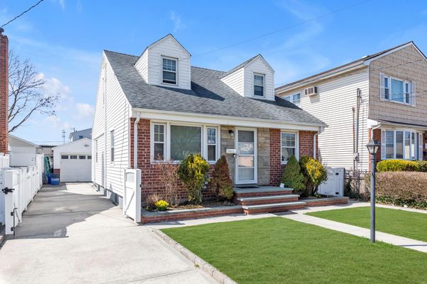 Exterior, Facade, Brick Facade, Cape Cod