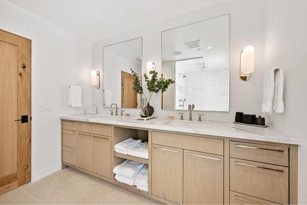 Bathroom, Dual Sink Vanities, Interior, Recessed Lighting