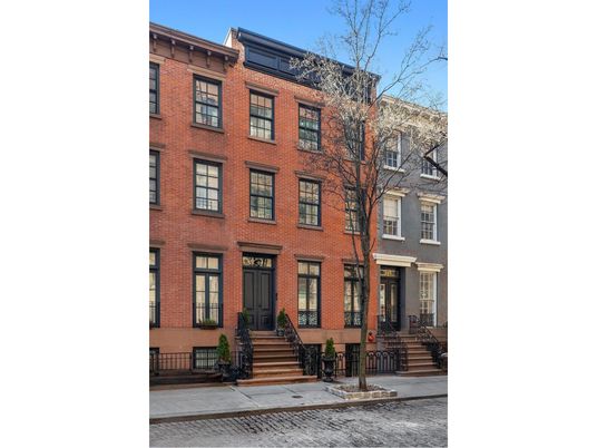 Exterior, Facade, Brick Facade, Rowhouse