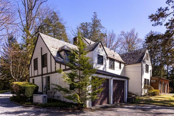 Attached, Exterior, Facade, Tudor Revival