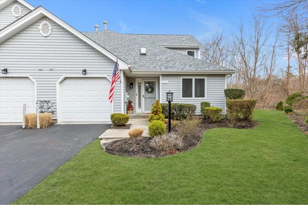 Attached, Exterior, Facade, Cape Cod