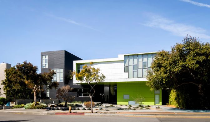 Exterior, Facade, Modern