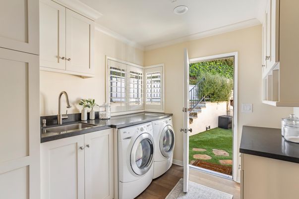 Interior, Washer, Wood Texture Flooring