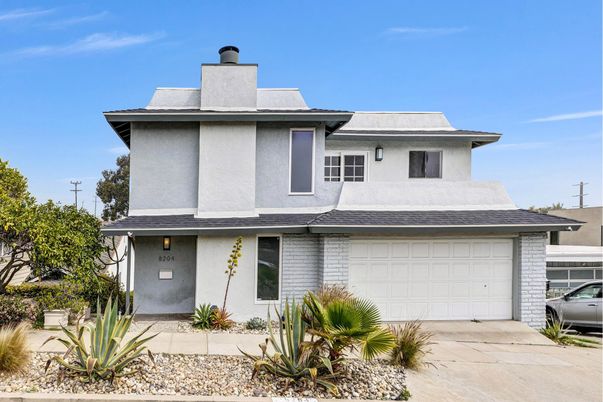 Attached, Exterior, Facade, Modern