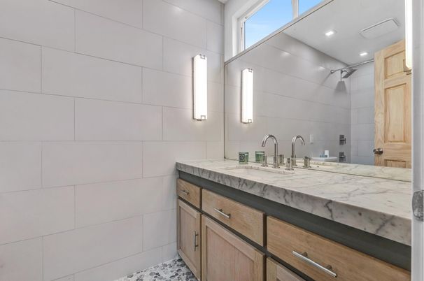 Bathroom, Interior, Recessed Lighting