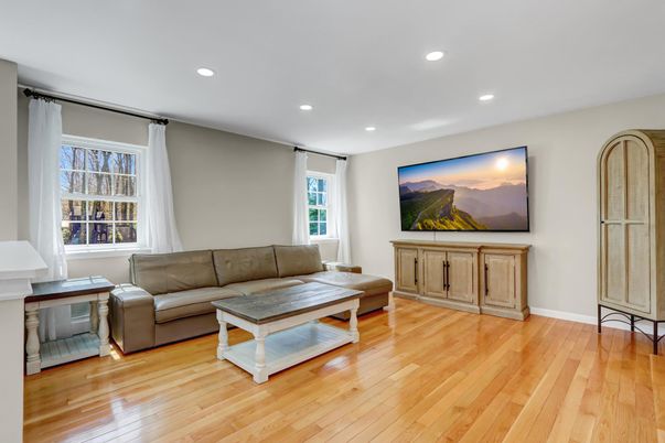 Interior, Living room, Recessed Lighting, Wood Texture Flooring