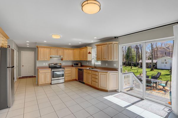 Dining room, Interior, Kitchen, Recessed Lighting, Stainless Steel Appliances