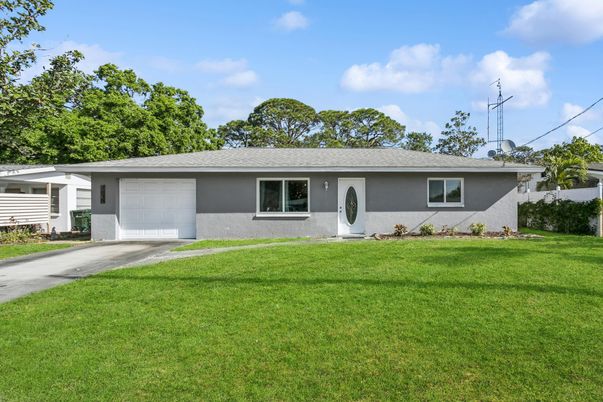 Attached, Exterior, Facade, Ranch