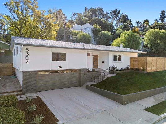 Attached, Exterior, Facade, Ranch