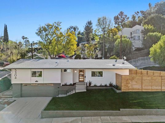 Attached, Exterior, Facade, Ranch