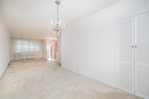 Chandelier, Empty room, Interior