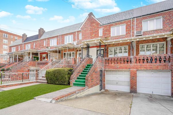 Attached, Exterior, Facade, Brick Facade, Rowhouse