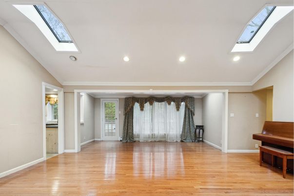Interior, Piano, Recessed Lighting, Wood Texture Flooring