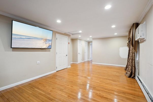 Empty room, Interior, Recessed Lighting, Wood Texture Flooring