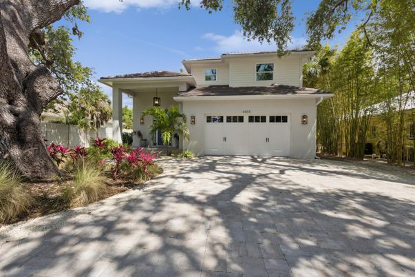 Attached, Exterior, Facade, Mediterranean