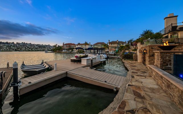 Exterior, Lake