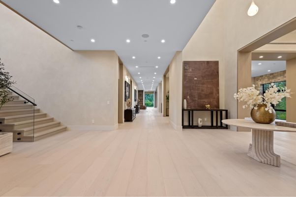 Interior, Recessed Lighting, Wood Texture Flooring