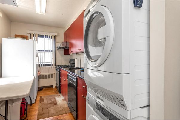 Interior, Kitchen, Utility Closets, Washer, Wood Texture Flooring
