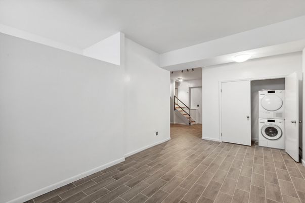 Interior, Utility Closets, Washer, Wood Texture Flooring