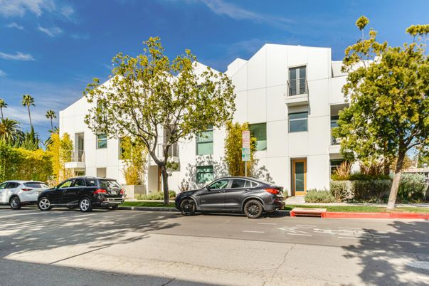 Exterior, Facade, Modern
