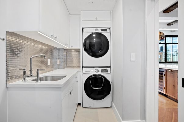 Interior, Utility Closets, Washer, Wood Texture Flooring