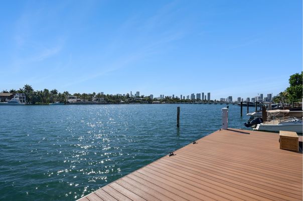Exterior, Lake