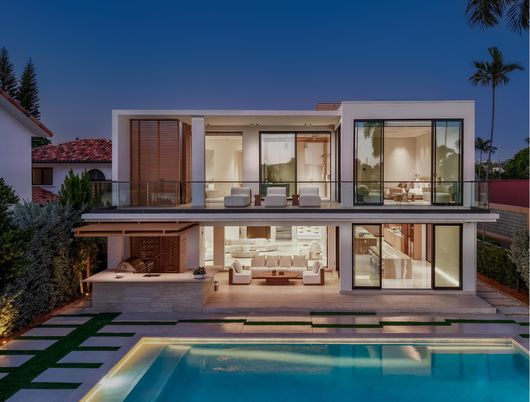 Exterior, Facade, Pool, Modern