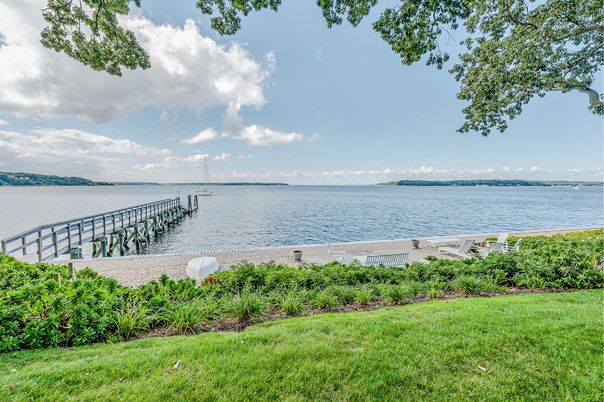 Exterior, Lake