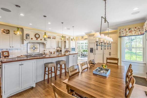 Dining room, Interior, Kitchen, Pendant Lights, Recessed Lighting, Wood Texture Flooring