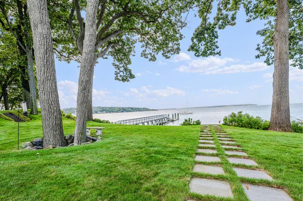 Exterior, Lake
