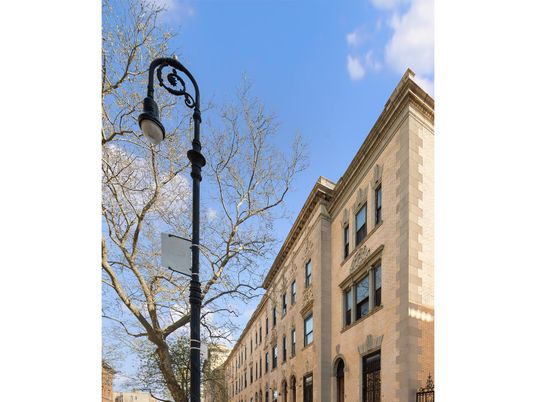 Exterior, Facade, Chicago School