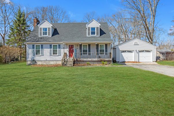 Attached, Exterior, Facade, Cape Cod