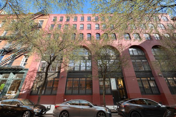 Exterior, Facade, Rowhouse