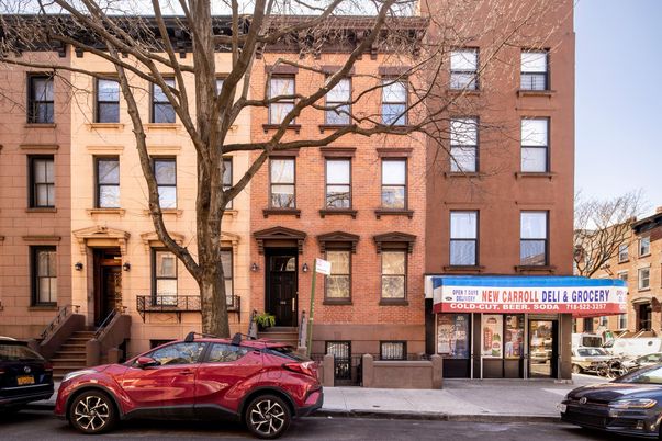 Exterior, Facade, Brick Facade, Rowhouse