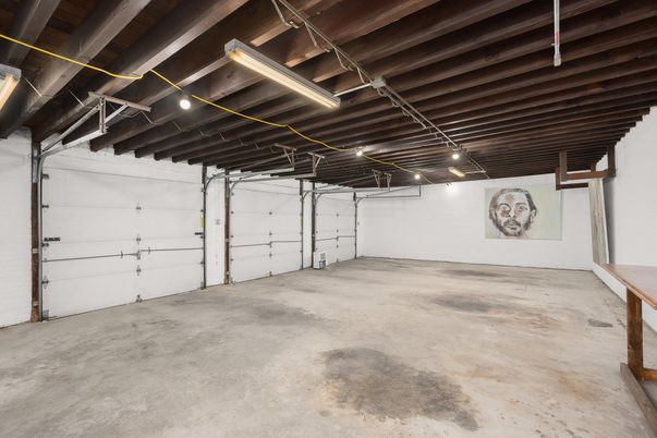 Garage, Interior, Wooden Beams