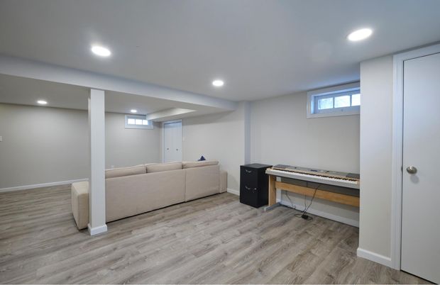 Interior, Recessed Lighting, Wood Texture Flooring