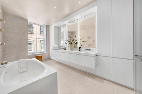 Bathroom, Dual Sink Vanities, Interior, Recessed Lighting