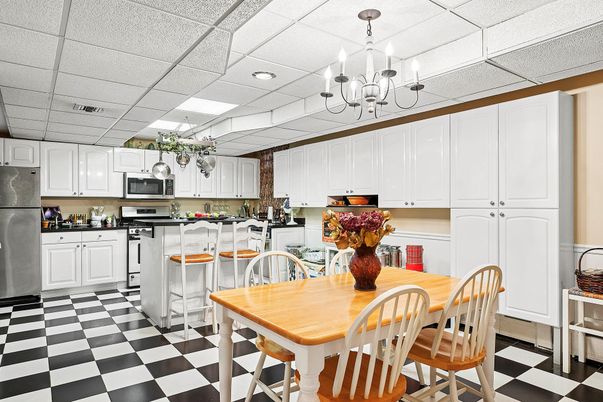 Chandelier, Dining room, Interior, Kitchen, Recessed Lighting, Stainless Steel Appliances