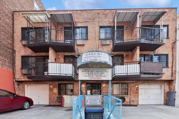 Attached, Exterior, Facade, Brick Facade, Rowhouse